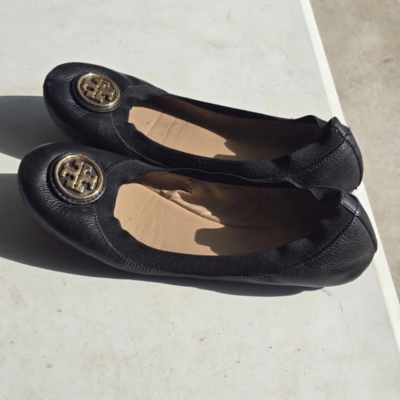Tory Burch Caroline Black Leather Elastic Trim Ballet Flats Size 8M Medallion - Picture 4 of 11